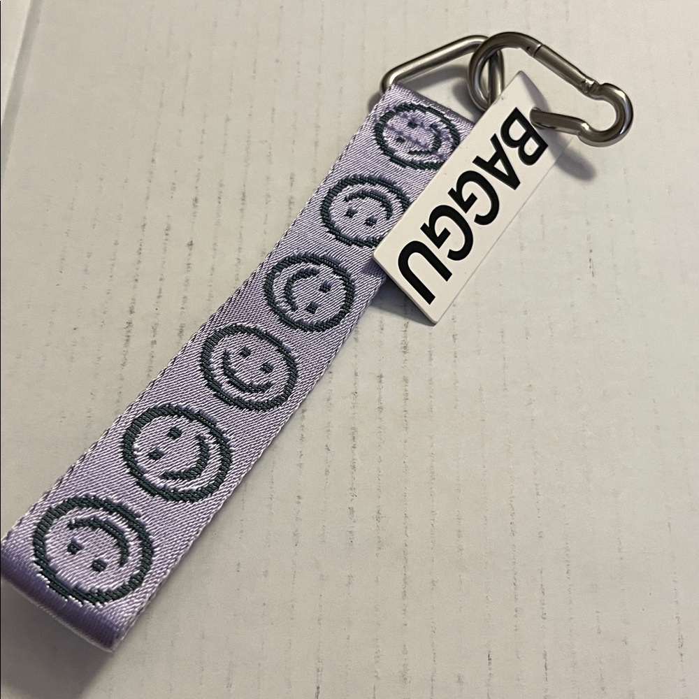 BAGGU Logo Keychain - Picture 4 of 5